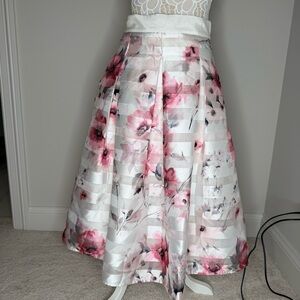 White House black market satin stripe floral poppy skirt size 6
